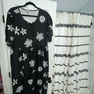 Vintage Retro Woman Within Black and White Beach and Floral Maxi Dress EUC
